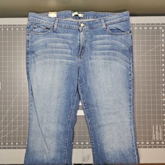 Levis 590 Jeans Womens 18W 40x32 New Fuller Waist Bootcut Relaxed Medium Stretch - Picture 1 of 16